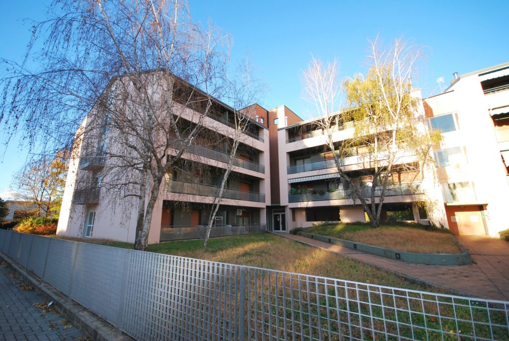 Udine recente mini appartamento arredato, con terrazza panoramica e posto auto coperto