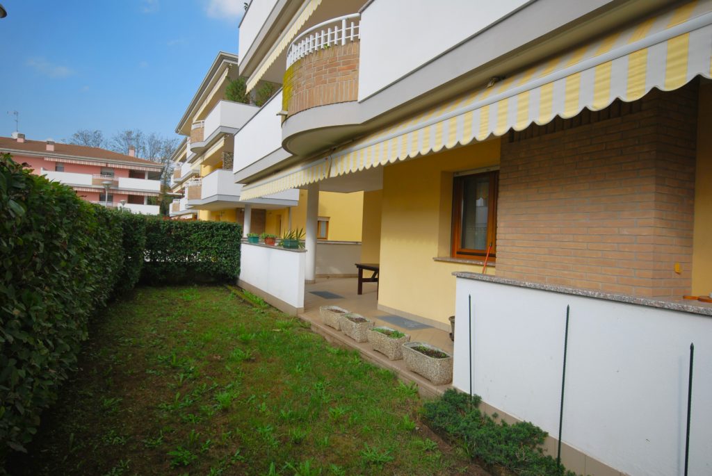 Appartamento bicamere biservizi con giardino