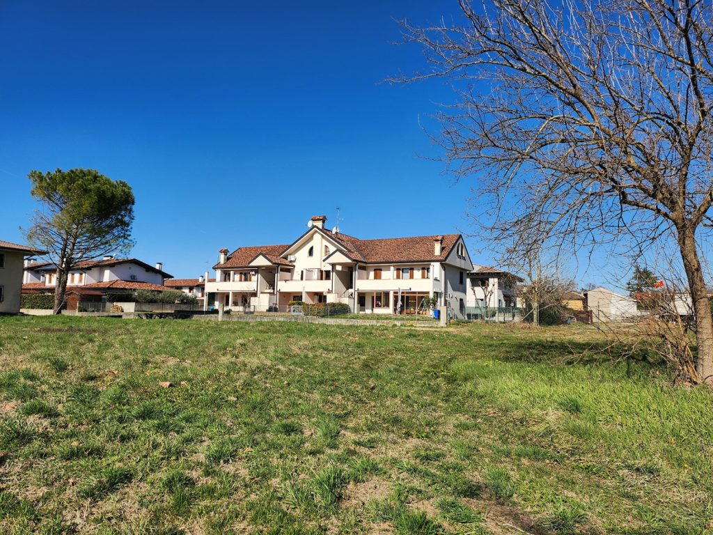 Tricamere biservizi con terrazzo panoramico a Basiliano