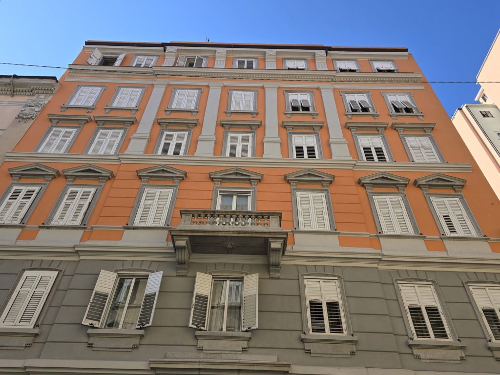 TRIESTE, VIA PASCOLI/VIA ROSSETTI, TRICAMERE CON GARAGE