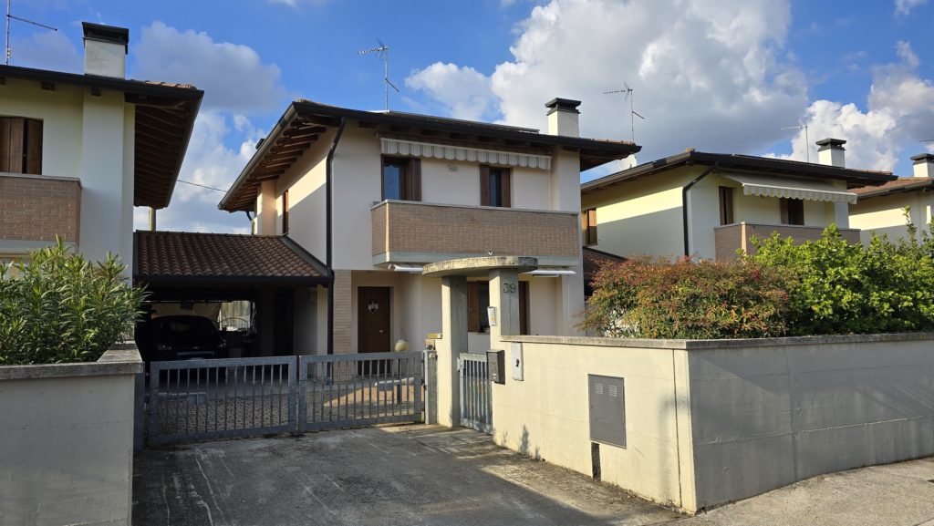 Villetta a schiera con giardino – Lestizza